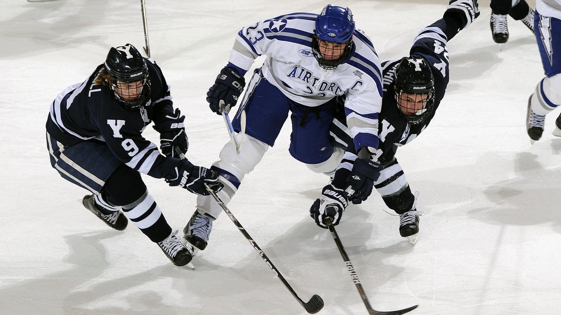 动漫角色三项运动节 COSER参与短跑、投篮与跳绳